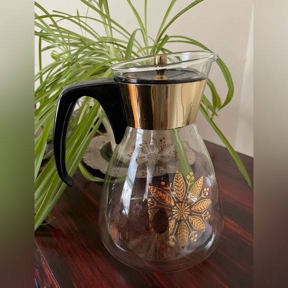 Rare Pyrex Poinsettia Carafe Coffee Pot 10 Cups - Picture 4 of 9